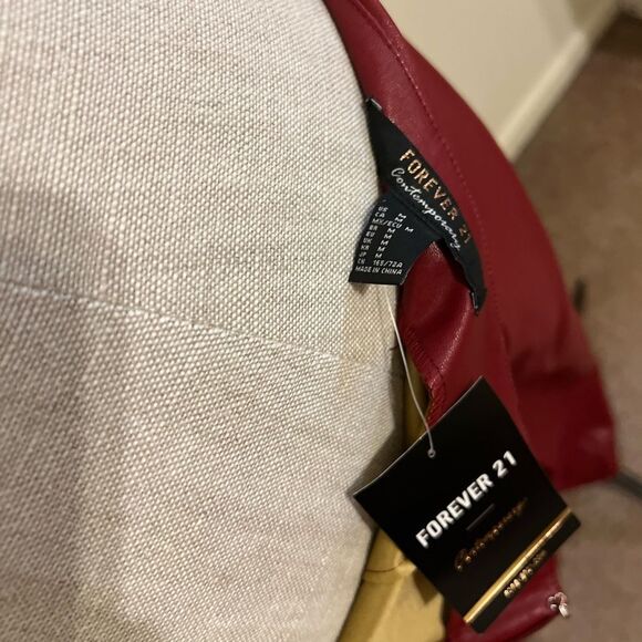 Red Faux Leather Wide Leg Ankle length pants NWT Size M - Picture 6 of 6